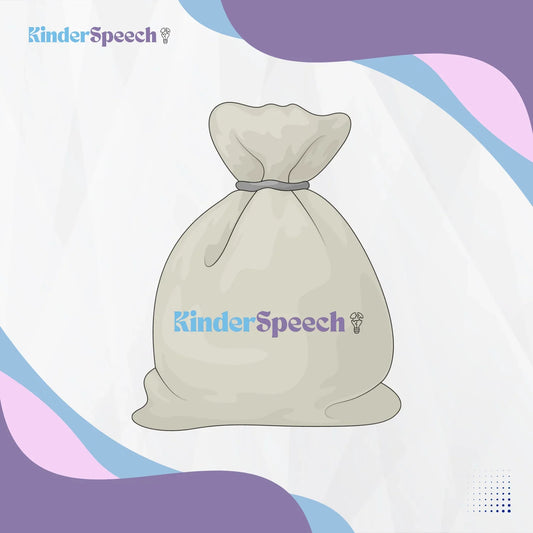 O ilustrație cu un sac alb legat la gură, personalizat cu logo-ul Kinderspeech, așezat pe un fundal decorativ cu forme ondulate în nuanțe de mov și albastru, sugerând un pachet surpriză sau un cadou educațional